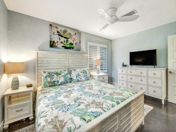 Lido Key Vacation House with Pool Near St. Armands Circle